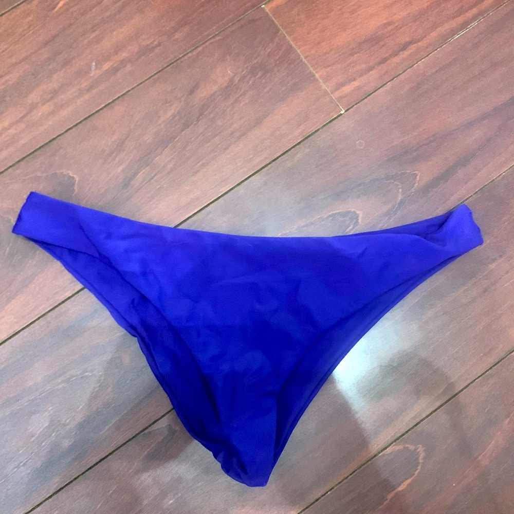 Shein bikini bottoms. size L fits US size 8